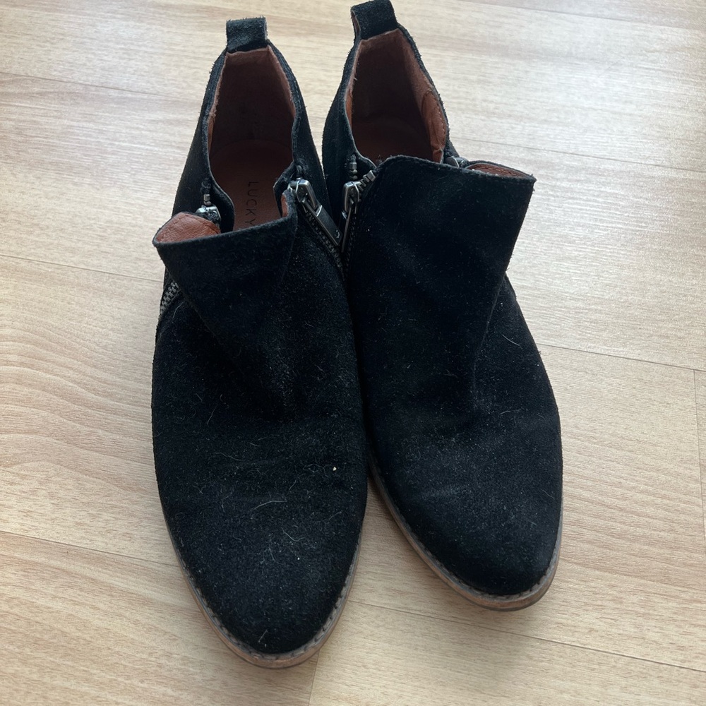 LUCKY BRAND black suede leather upper booties